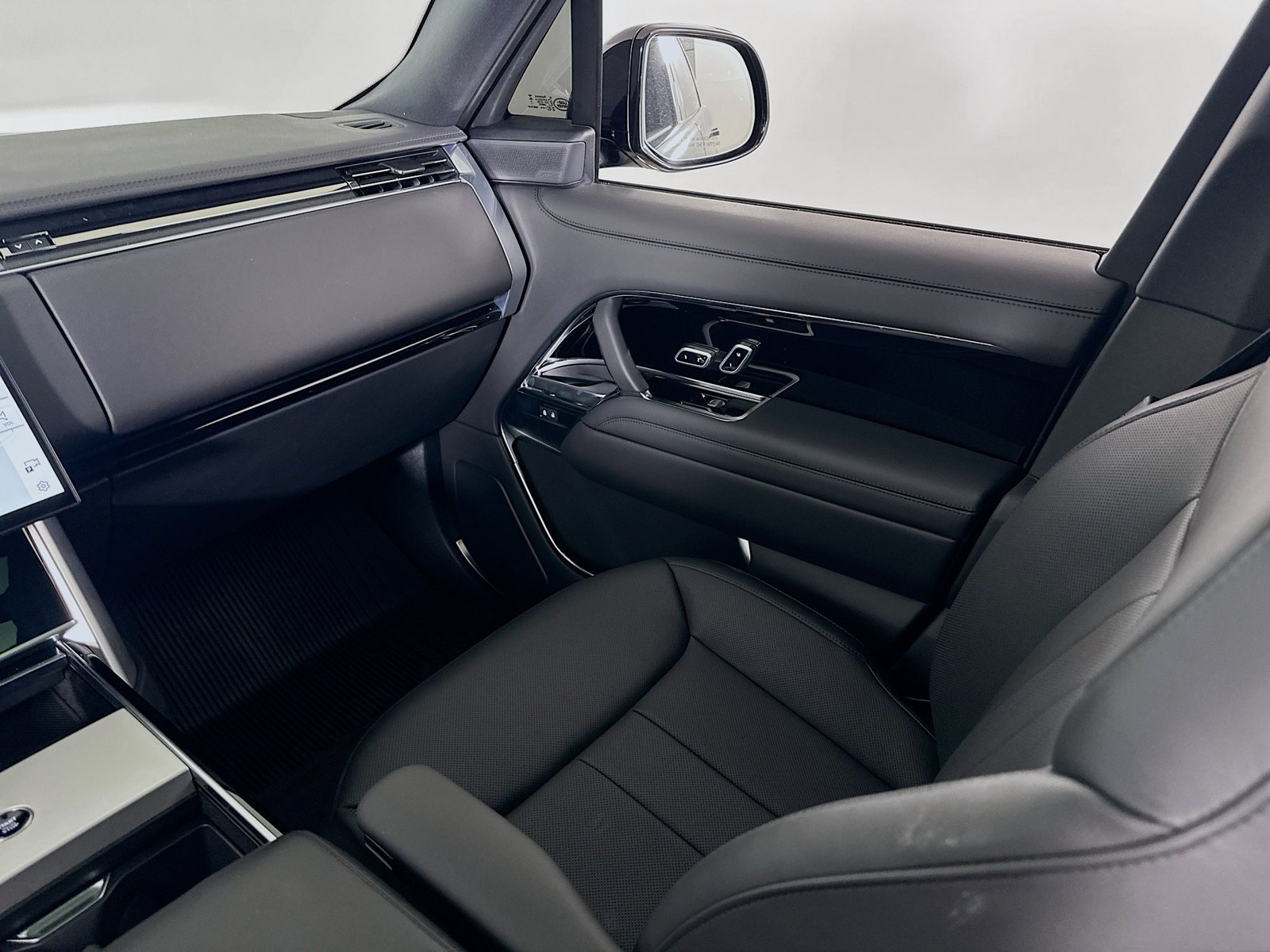 New 2026 Land Rover Range Rover SE AWD/4WD image 23