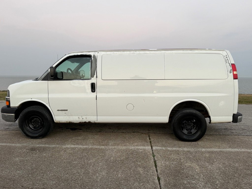 Used 2005 Chevrolet Express 3500 w/ Express Access Plus Package image 8