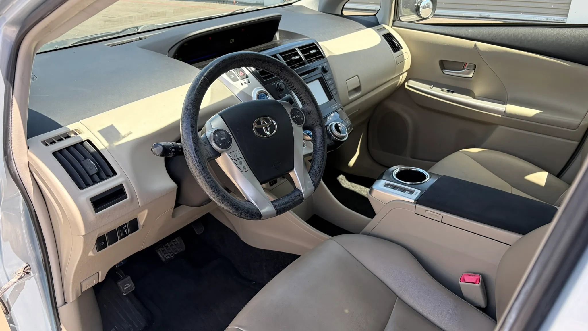 Used 2014 Toyota Prius V Five FWD image 10