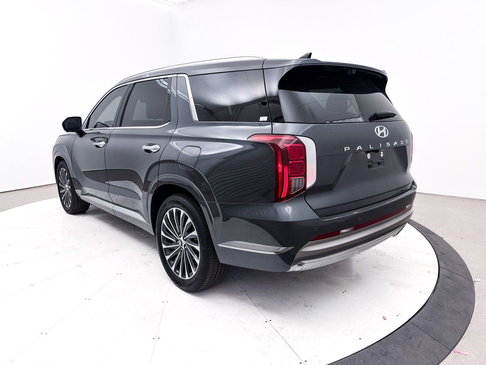 Used 2025 Hyundai Palisade Calligraphy image 18