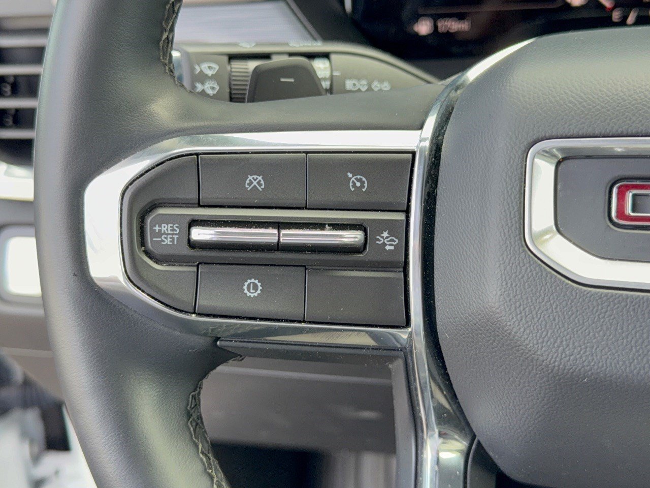 Used 2026 GMC Acadia Elevation w/ Elevation Premium Package FWD image 18
