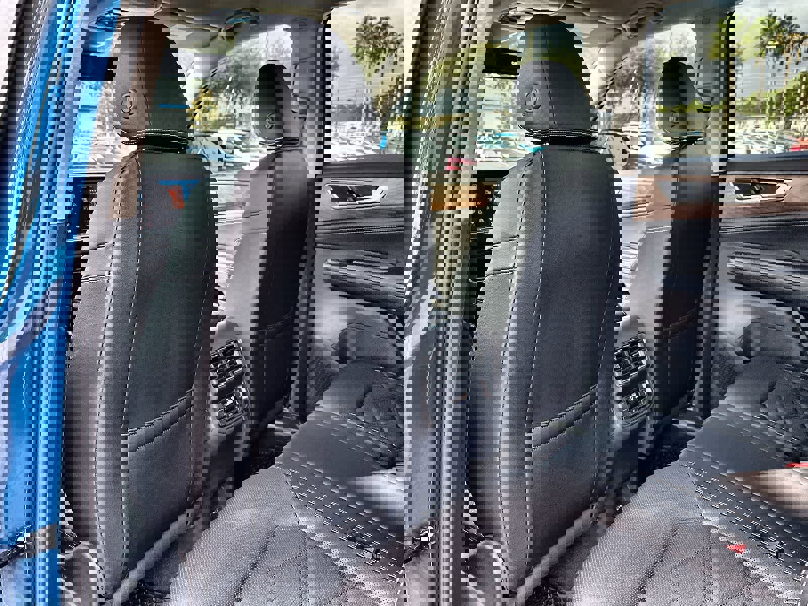 Used 2025 Volkswagen Atlas SE image 12