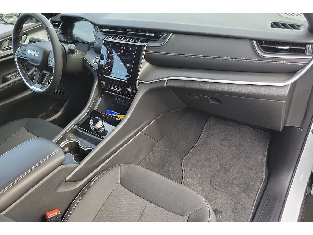 Used 2025 Jeep Grand Cherokee Laredo X AWD/4WD image 20