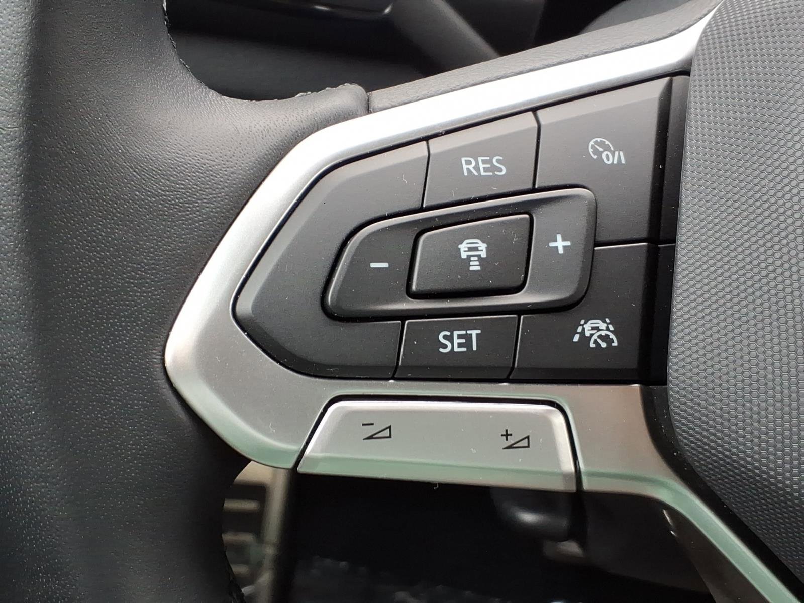 Certified 2025 Volkswagen Jetta Sport image 19