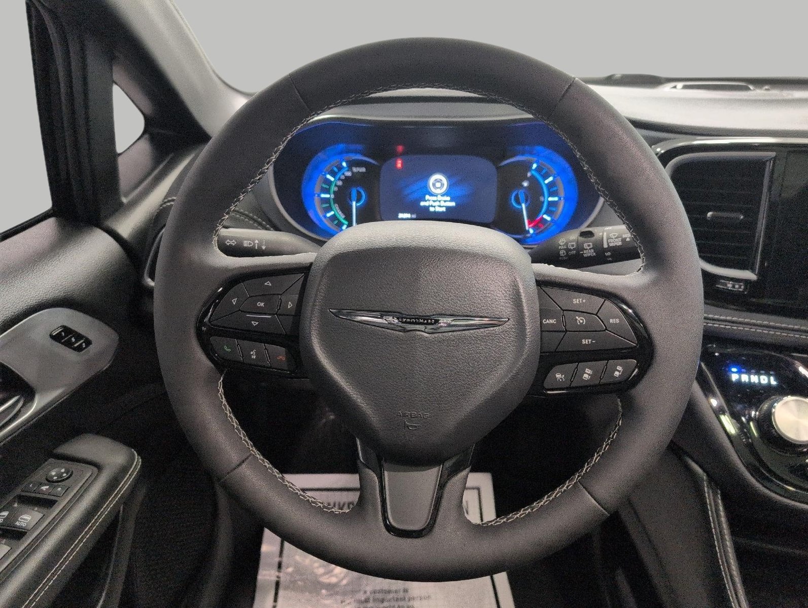 Used 2025 Chrysler Pacifica Premium FWD image 6