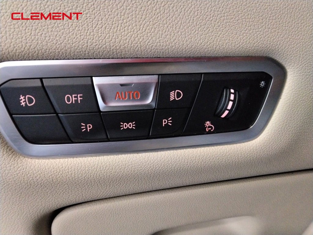 Used 2021 BMW X7 xDrive40i w/ Premium Package image 16