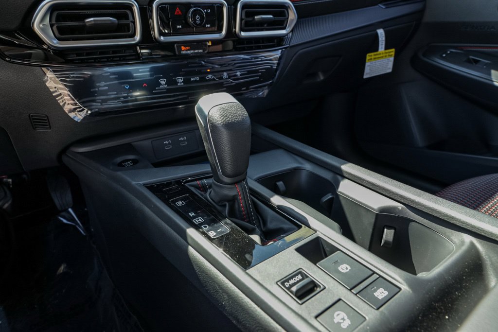 New 2027 Nissan Sentra SR w/ Floor Mat Package FWD image 31