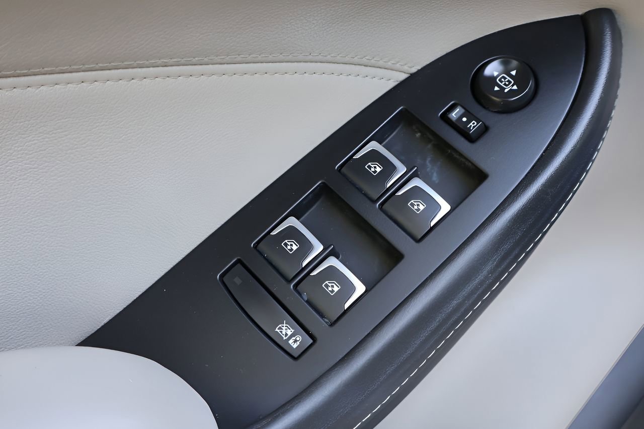 Used 2018 Cadillac CTS Sedan w/ Seating Package RWD image 10