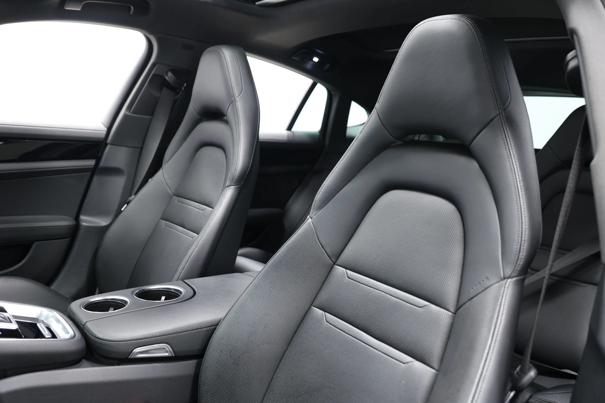 Used 2020 Porsche Panamera AWD/4WD image 19