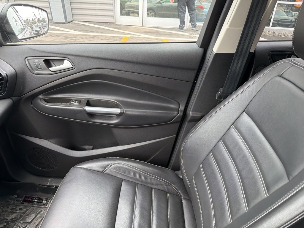 Used 2019 Ford Escape Titanium image 9