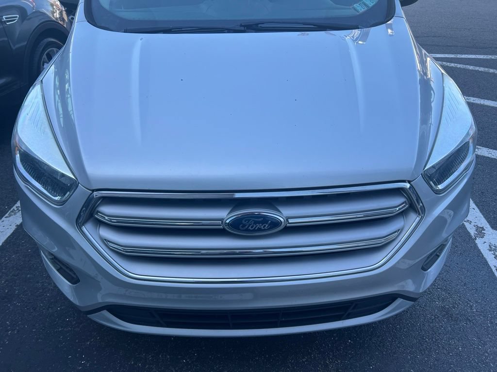 Used 2017 Ford Escape SE w/ SE Cold Weather Package AWD/4WD video 2