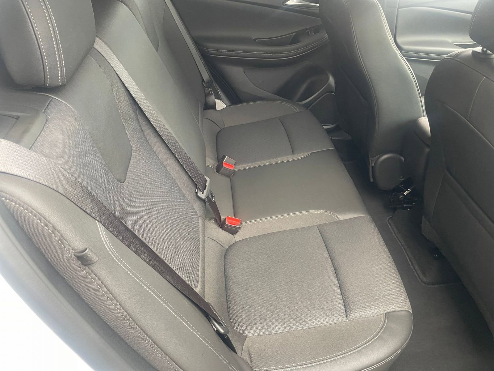 Used 2025 Buick Encore GX Preferred image 37