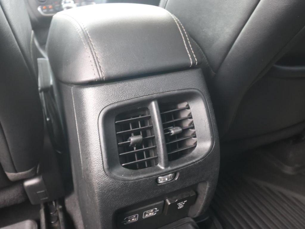 Used 2022 Jeep Cherokee Latitude Lux w/ Mopar Interior Package FWD image 12