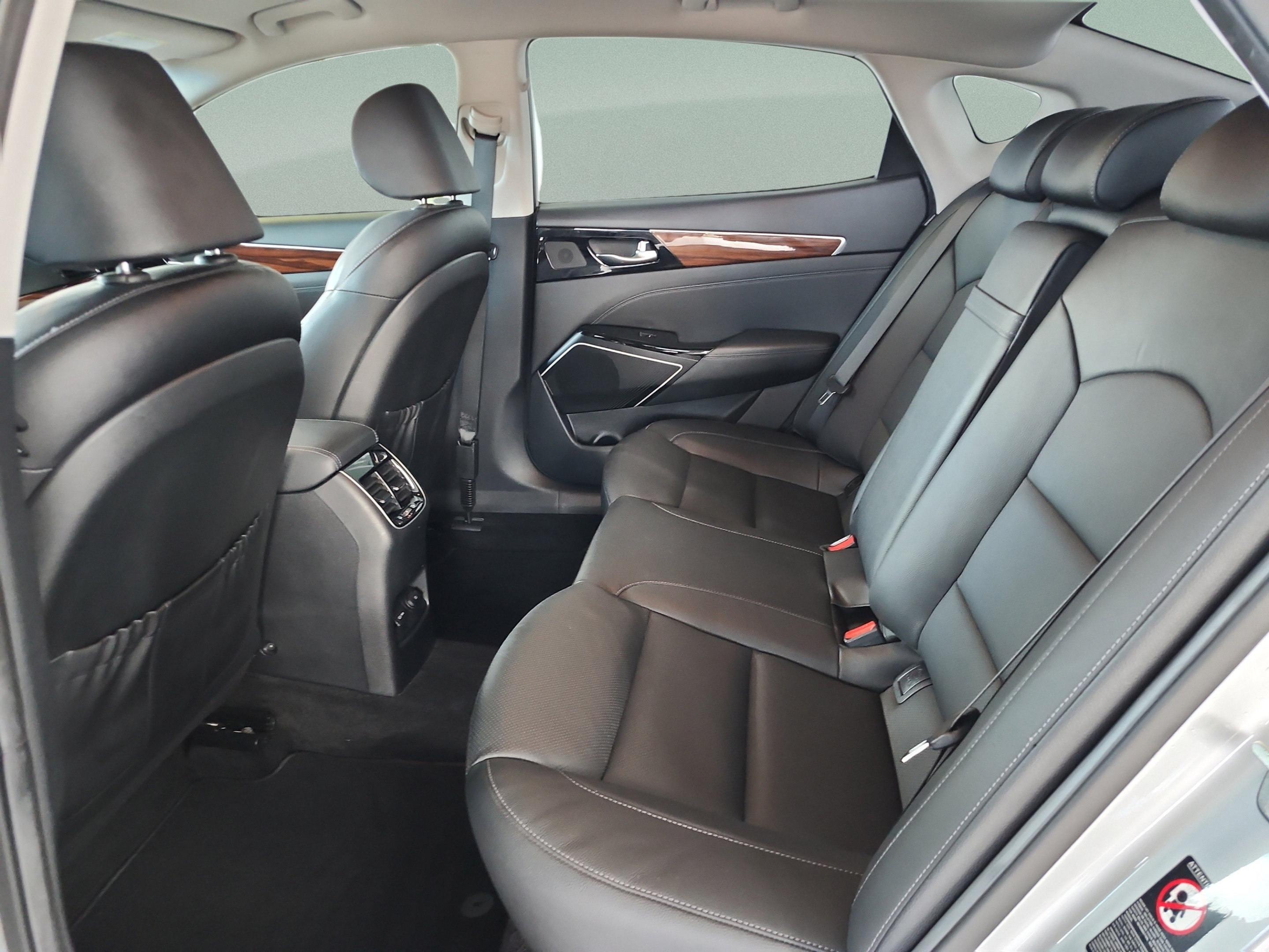 Used 2018 Kia Cadenza Premium FWD image 15
