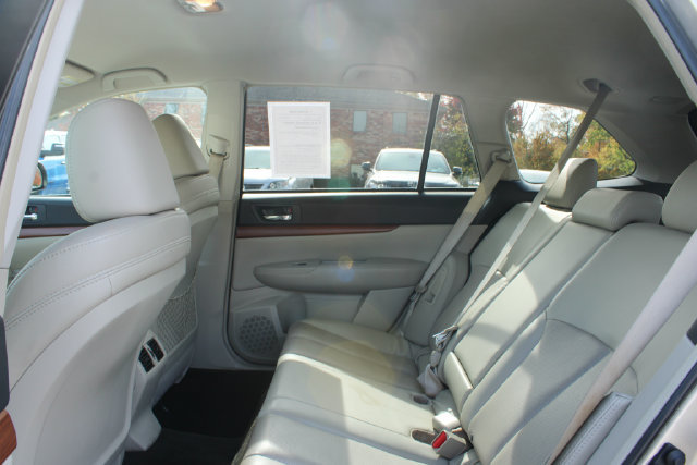Used 2014 Subaru Outback 2.5i Limited AWD/4WD image 26