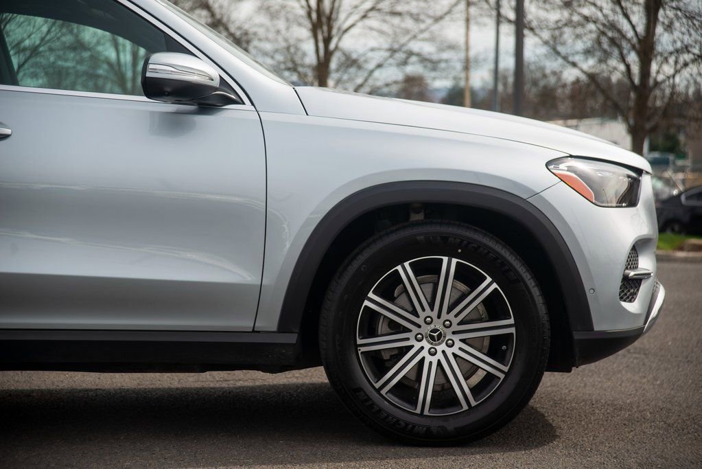 Used 2025 Mercedes-Benz GLE 350 4MATIC image 11