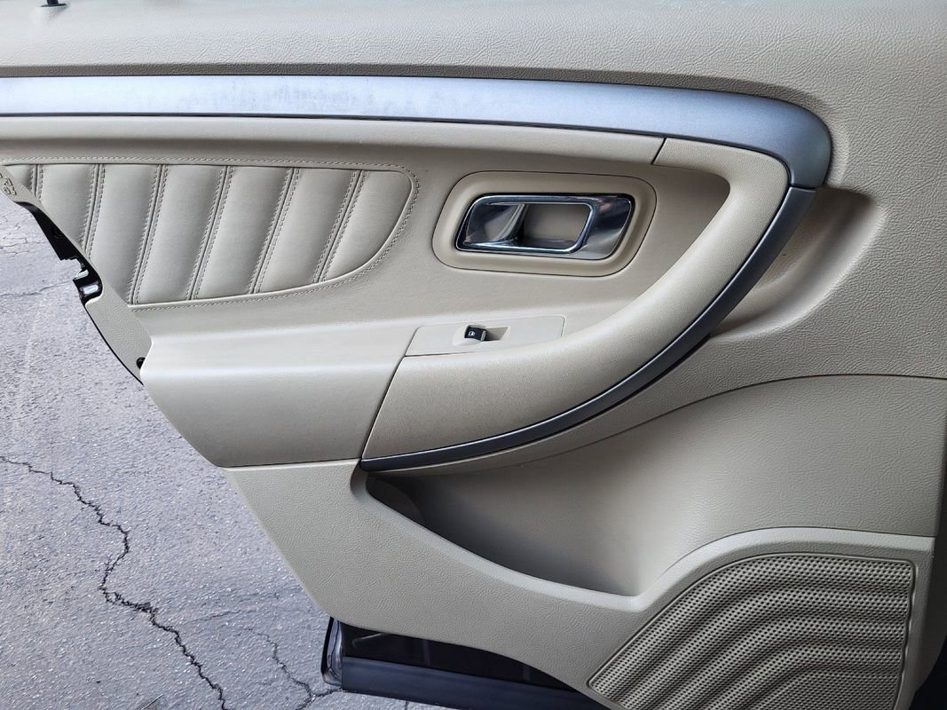 Used 2014 Ford Taurus SEL w/ Equipment Group 201A image 17