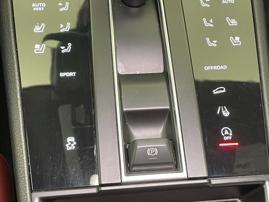 Certified 2023 Porsche Macan image 34