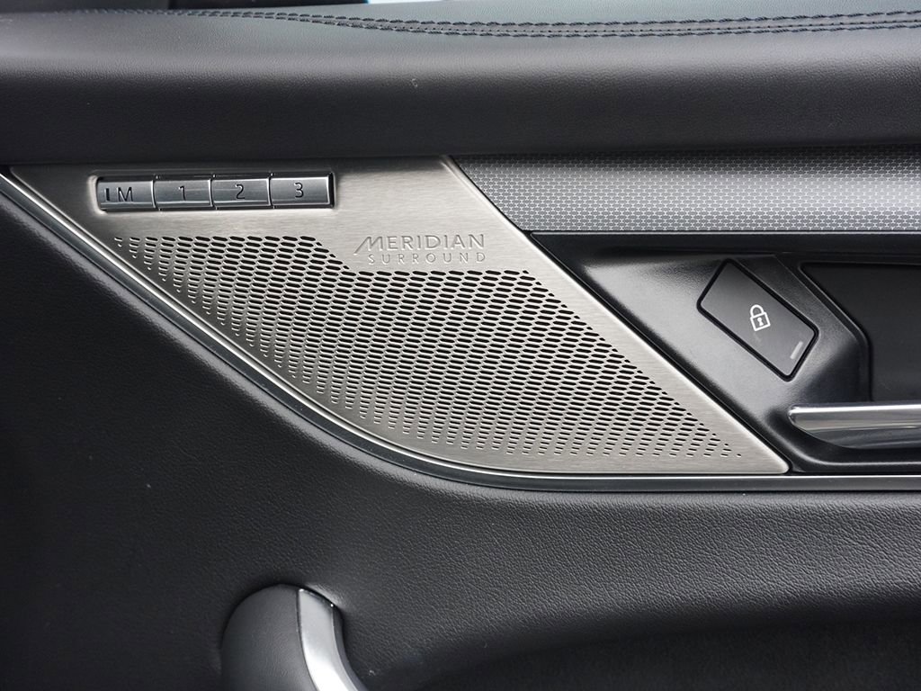 Used 2022 Jaguar F-PACE SVR image 37