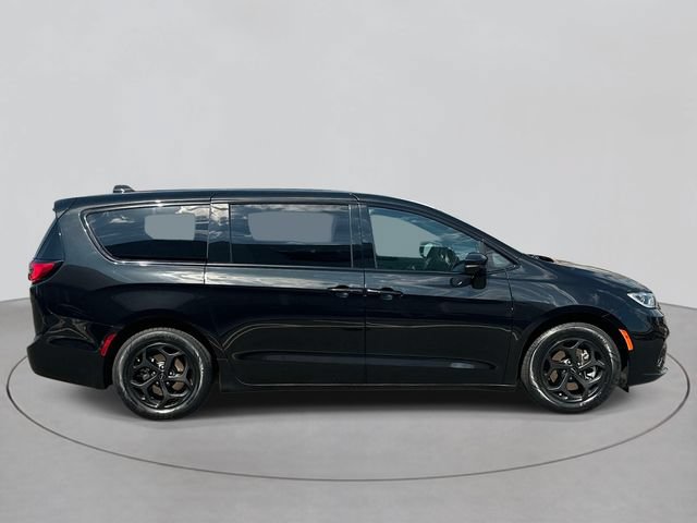 Used 2022 Chrysler Pacifica Touring-L w/ S Appearance Package FWD image 34