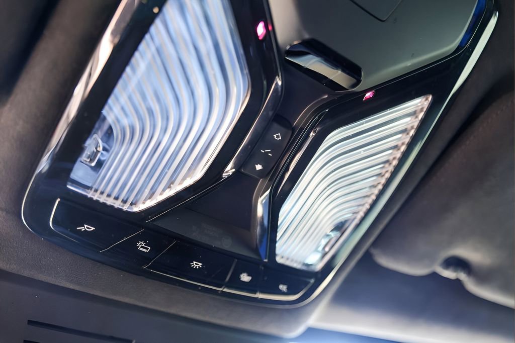 Used 2023 BMW X7 M60i w/ Climate Comfort Package image 22