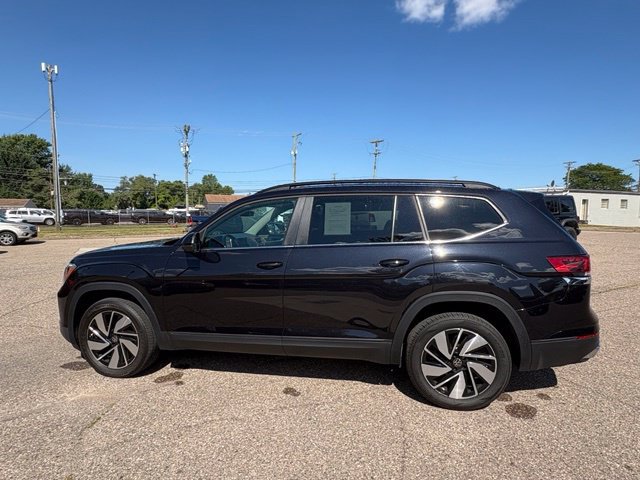 Used 2024 Volkswagen Atlas SE AWD/4WD image 2