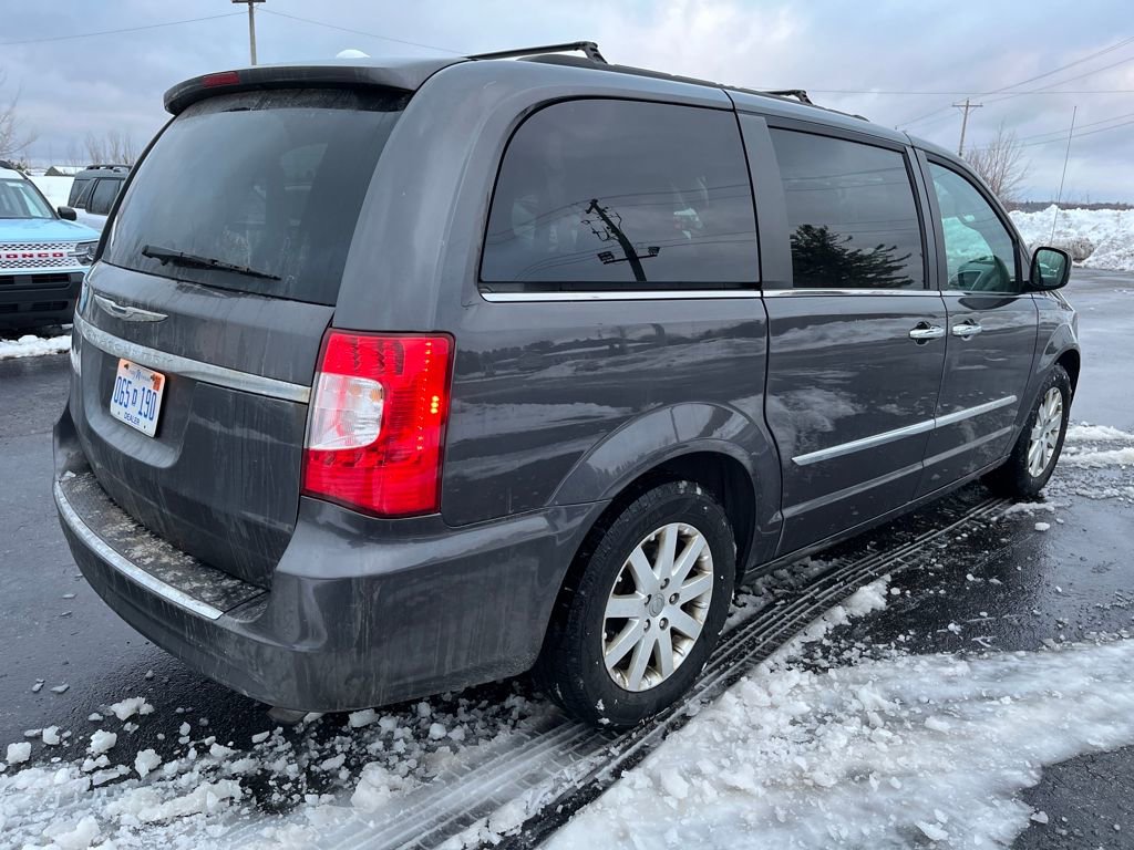Used 2016 Chrysler Town & Country Touring w/ Driver Convenience Group image 5