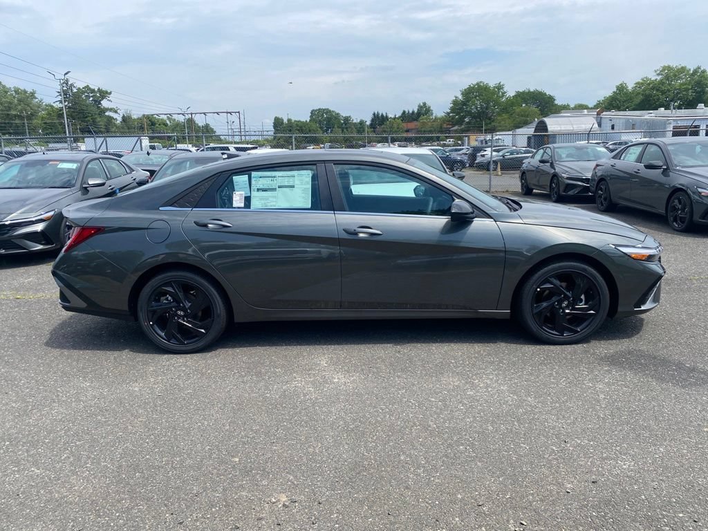 New 2026 Hyundai Elantra SEL Sport Premium FWD image 2