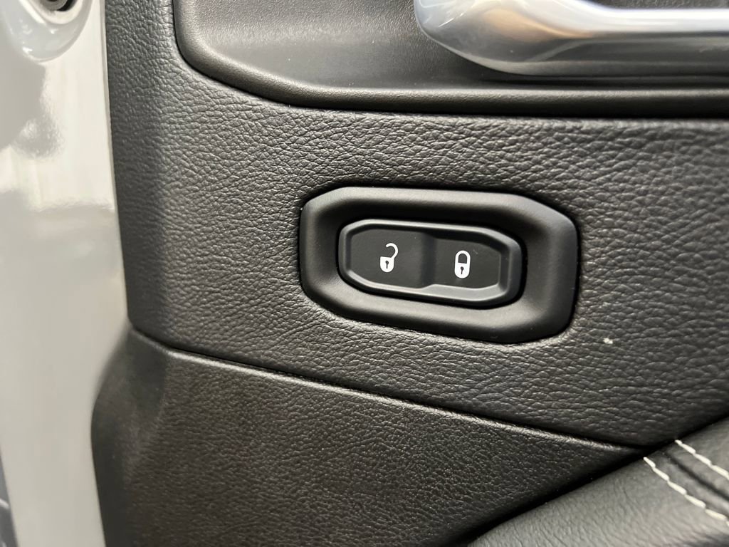 Used 2022 Jeep Wrangler Unlimited Sahara w/ Cold Weather Group image 25