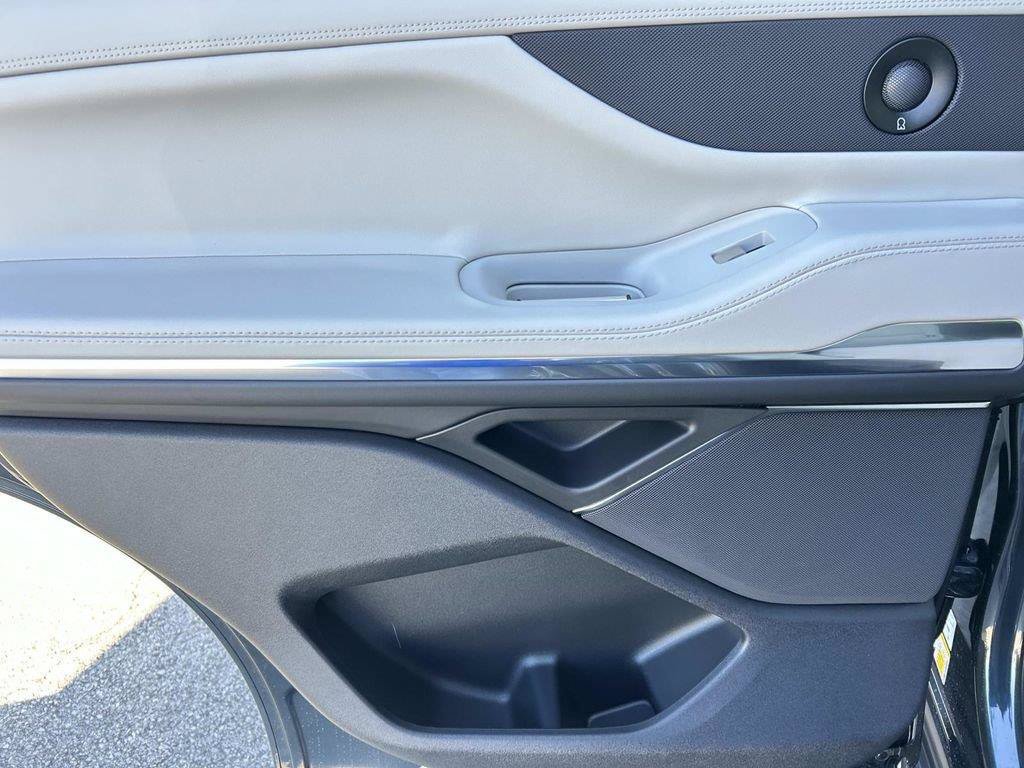 New 2026 Lincoln Navigator Premiere AWD/4WD image 12
