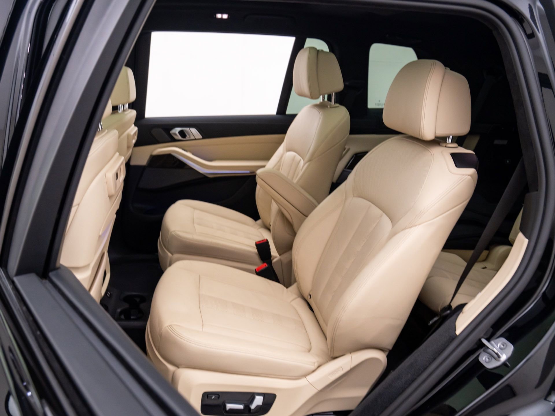 Used 2021 BMW X7 xDrive40i w/ M Sport Package image 17