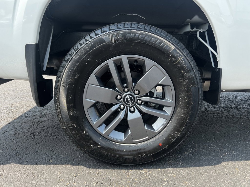 Used 2025 Nissan Frontier SV image 24
