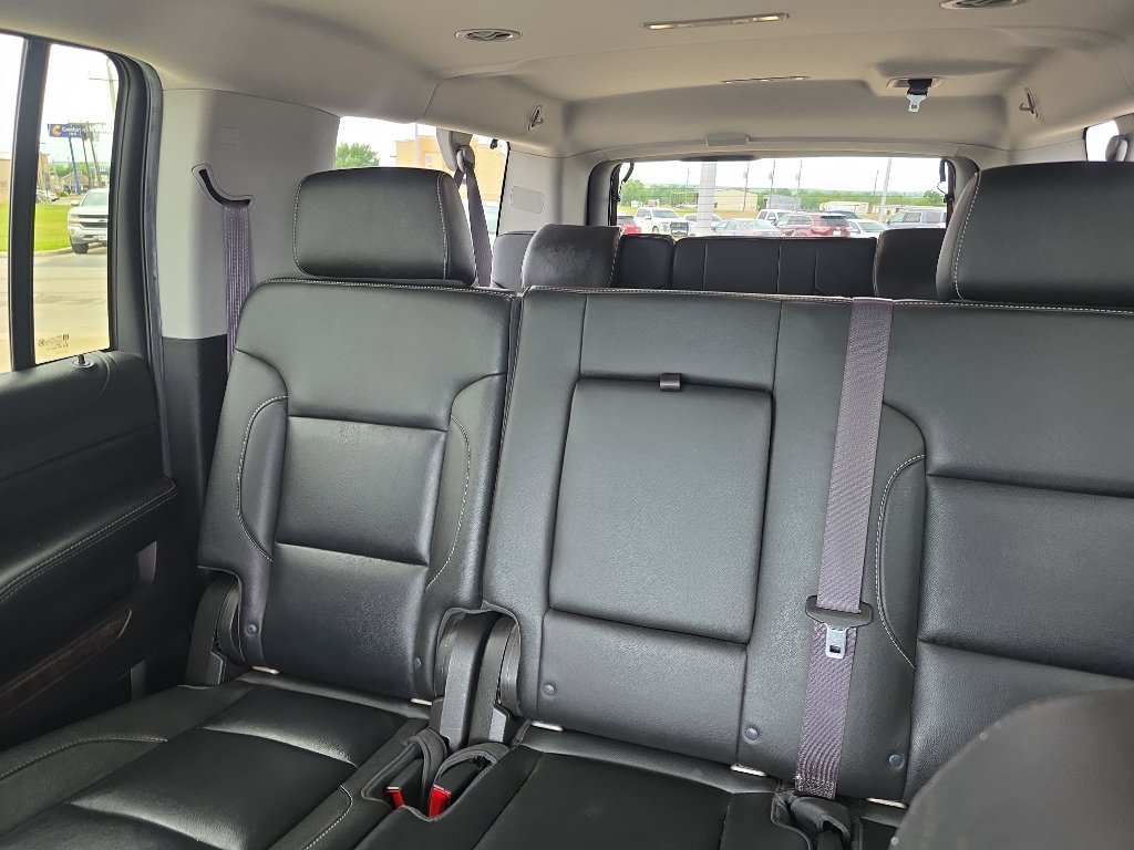 Used 2017 Chevrolet Suburban LT RWD image 7