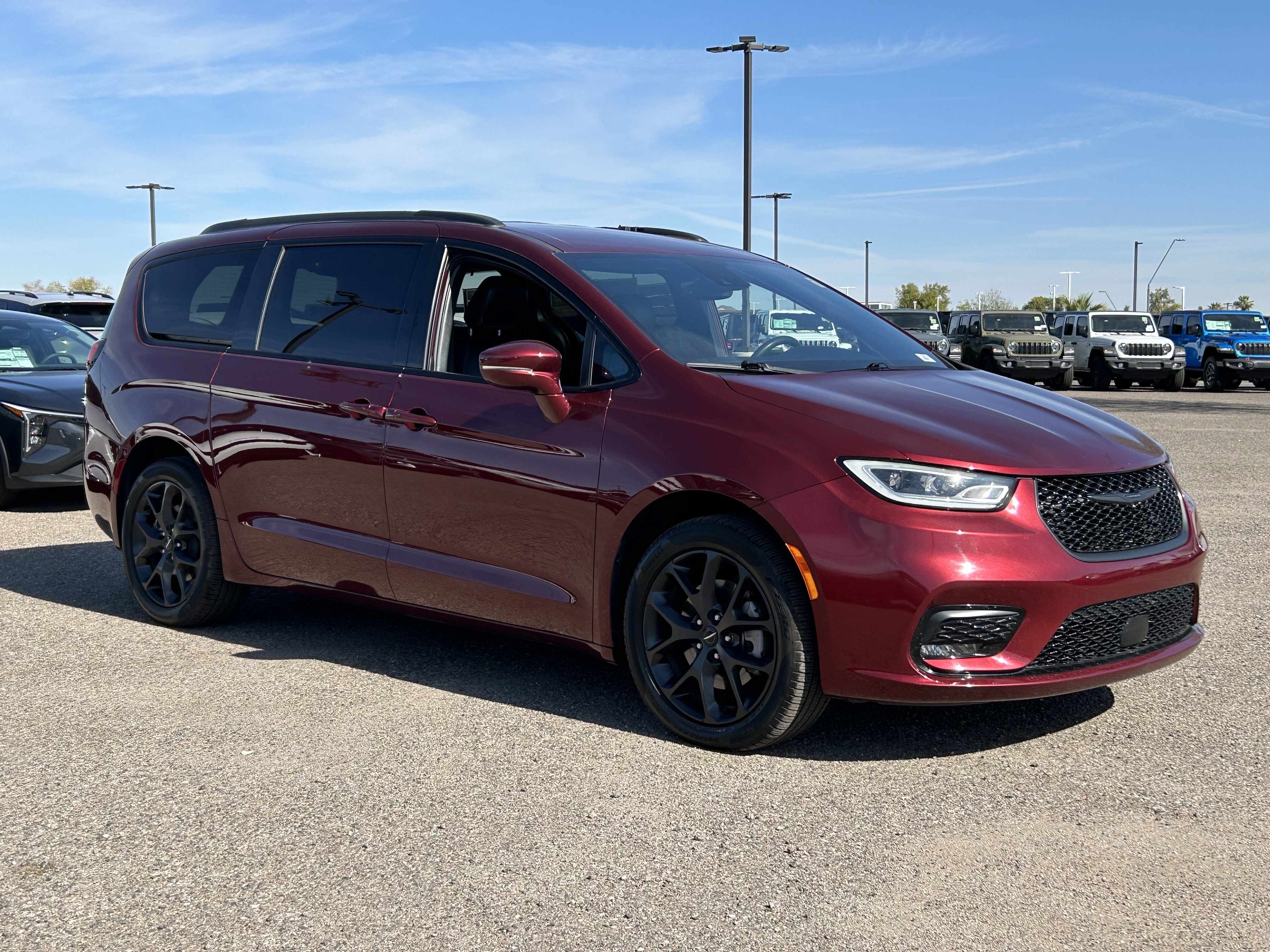 Certified 2022 Chrysler Pacifica Touring-L w/ S Appearance Package image 7