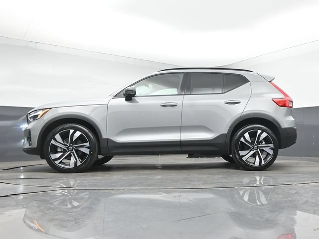 Used 2025 Volvo XC40 B5 Plus AWD/4WD image 40