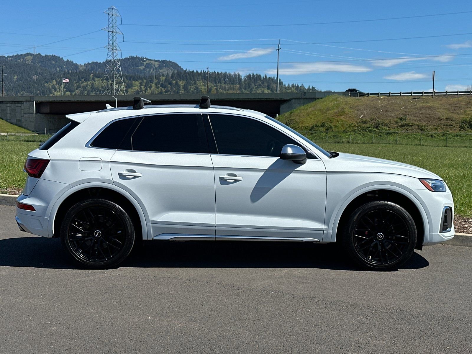 Used 2021 Audi SQ5 Premium Plus w/ Premium Plus Package image 2