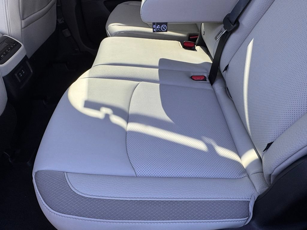 New 2026 Nissan Pathfinder SL w/ SL Premium Package (P04) FWD image 20