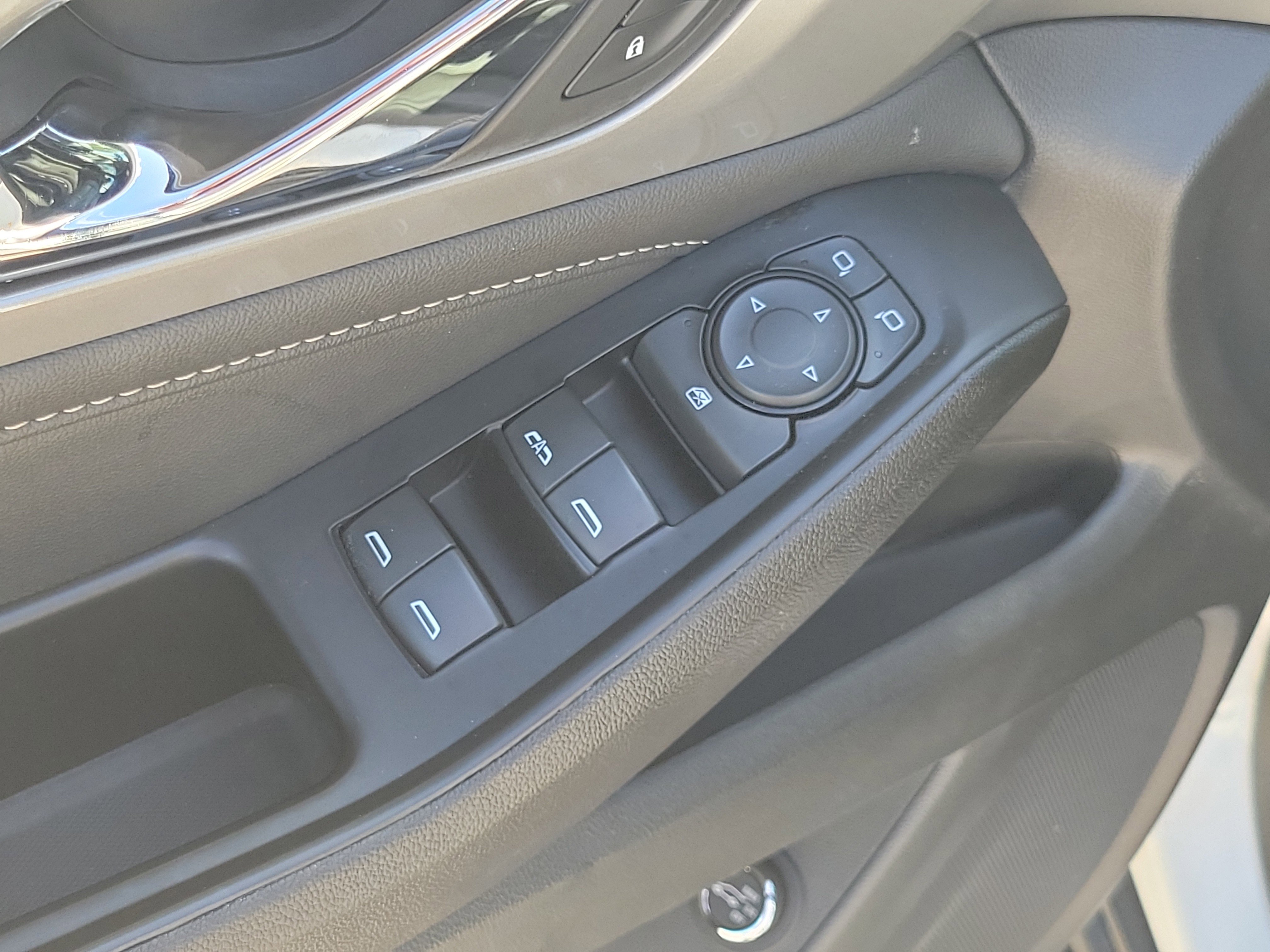 Used 2023 Chevrolet Traverse LT image 23