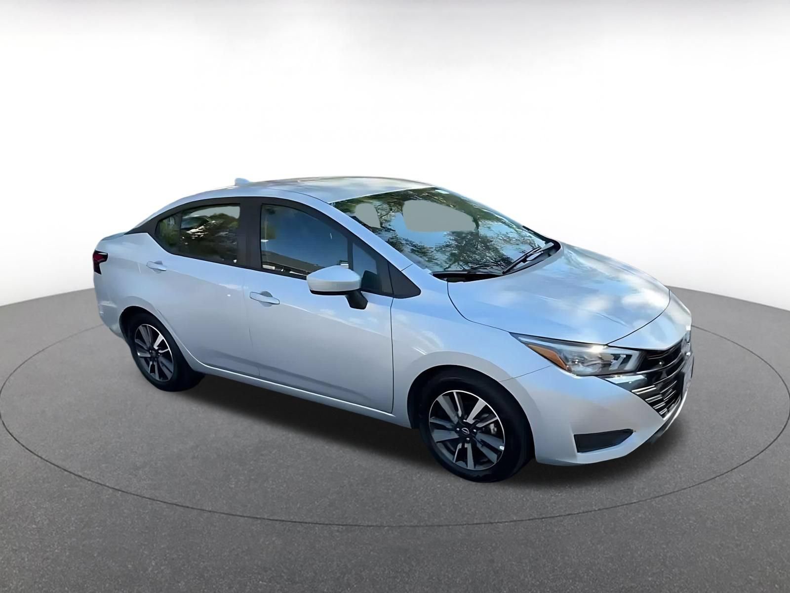 Used 2025 Nissan Versa SV FWD image 2