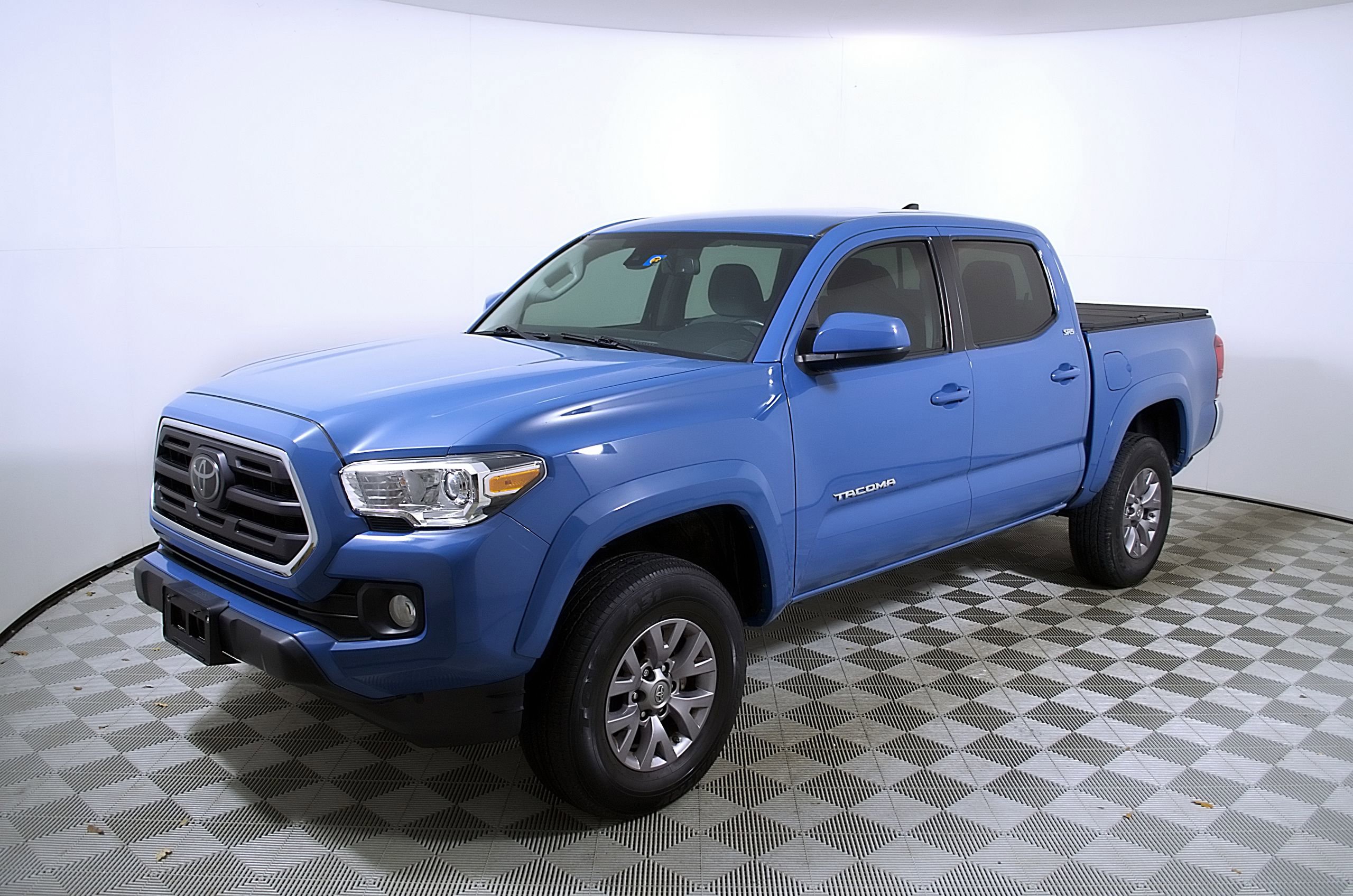 Used 2019 Toyota Tacoma SR5 RWD image 3