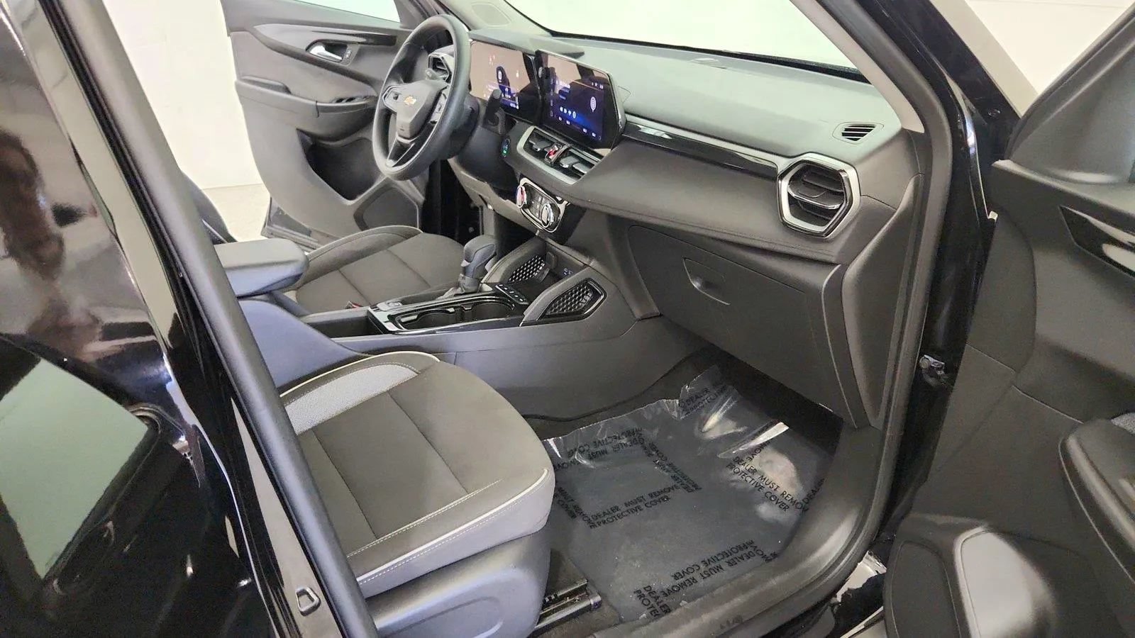 Used 2025 Chevrolet TrailBlazer LT AWD/4WD image 27