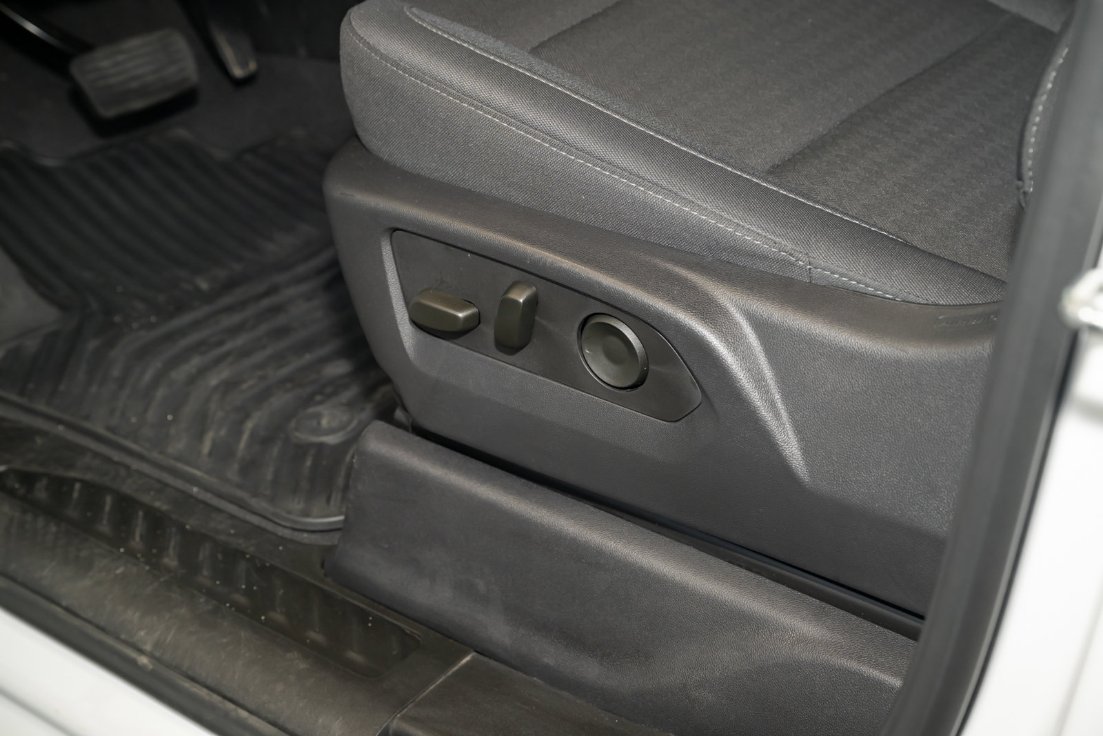 Used 2024 Chevrolet Silverado 1500 Custom w/ Turbomax Blackout Package image 22