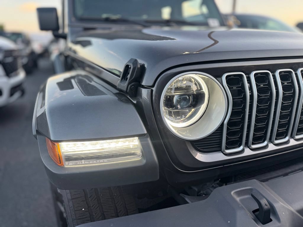 Used 2025 Jeep Wrangler Unlimited Sahara w/ Safety Group AWD/4WD image 9