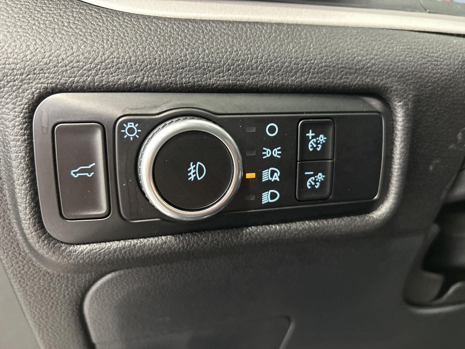 Used 2024 Ford Explorer XLT w/ Equipment Group 202A AWD/4WD image 11