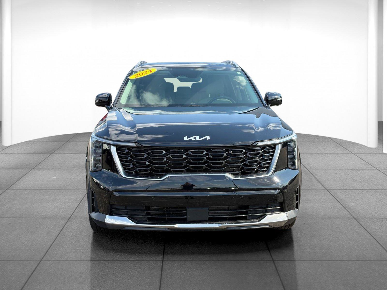 Used 2024 Kia Sorento S w/ Panoramic Sunroof Package FWD image 2