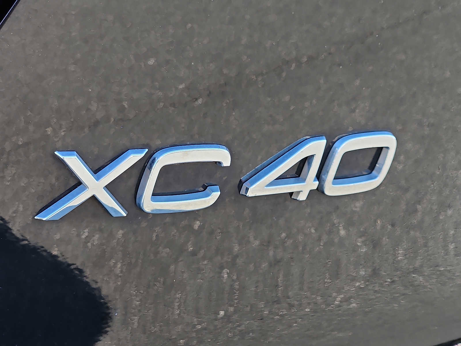 Used 2023 Volvo XC40 B4 Core FWD image 28