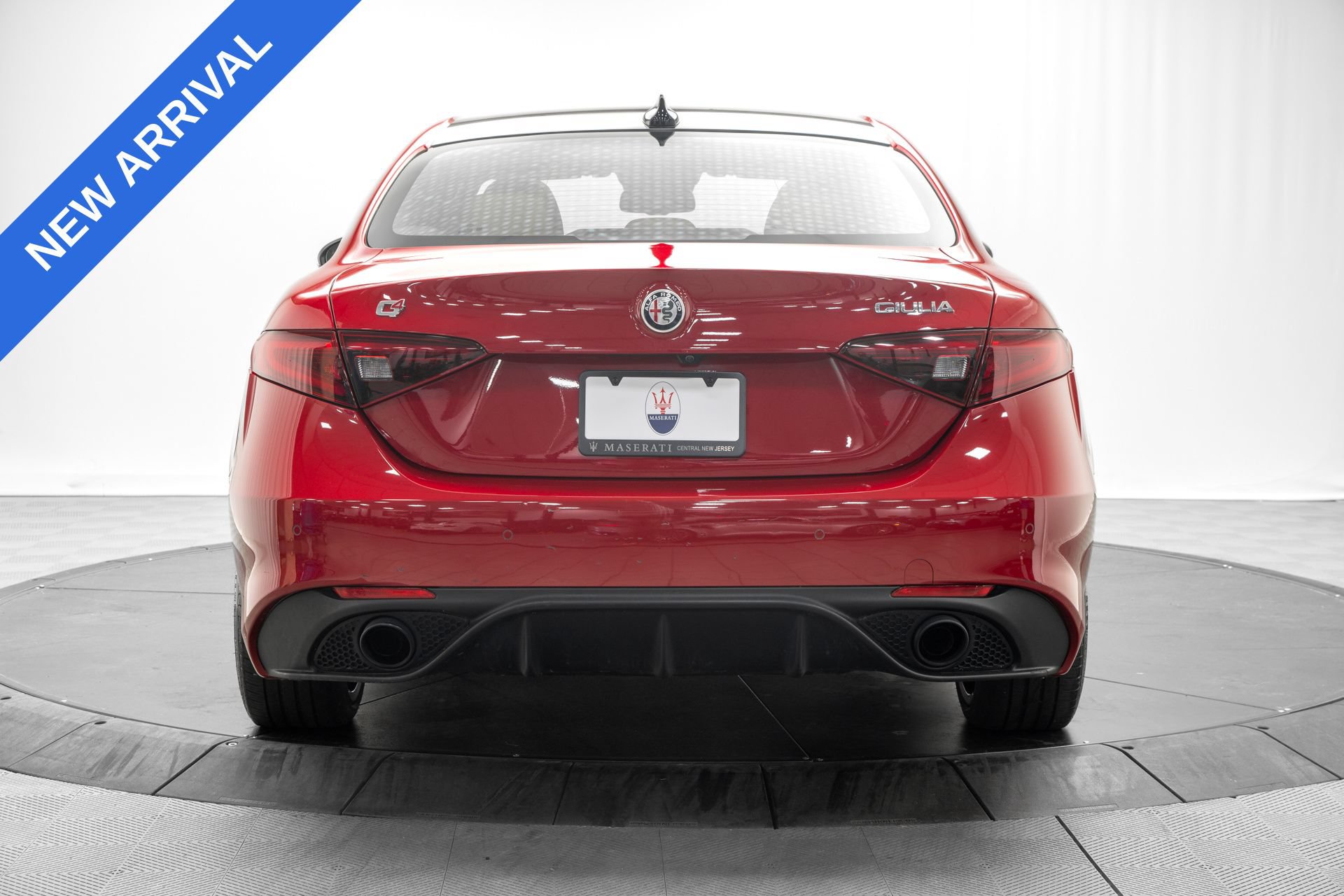 Used 2023 Alfa Romeo Giulia Veloce AWD/4WD image 6