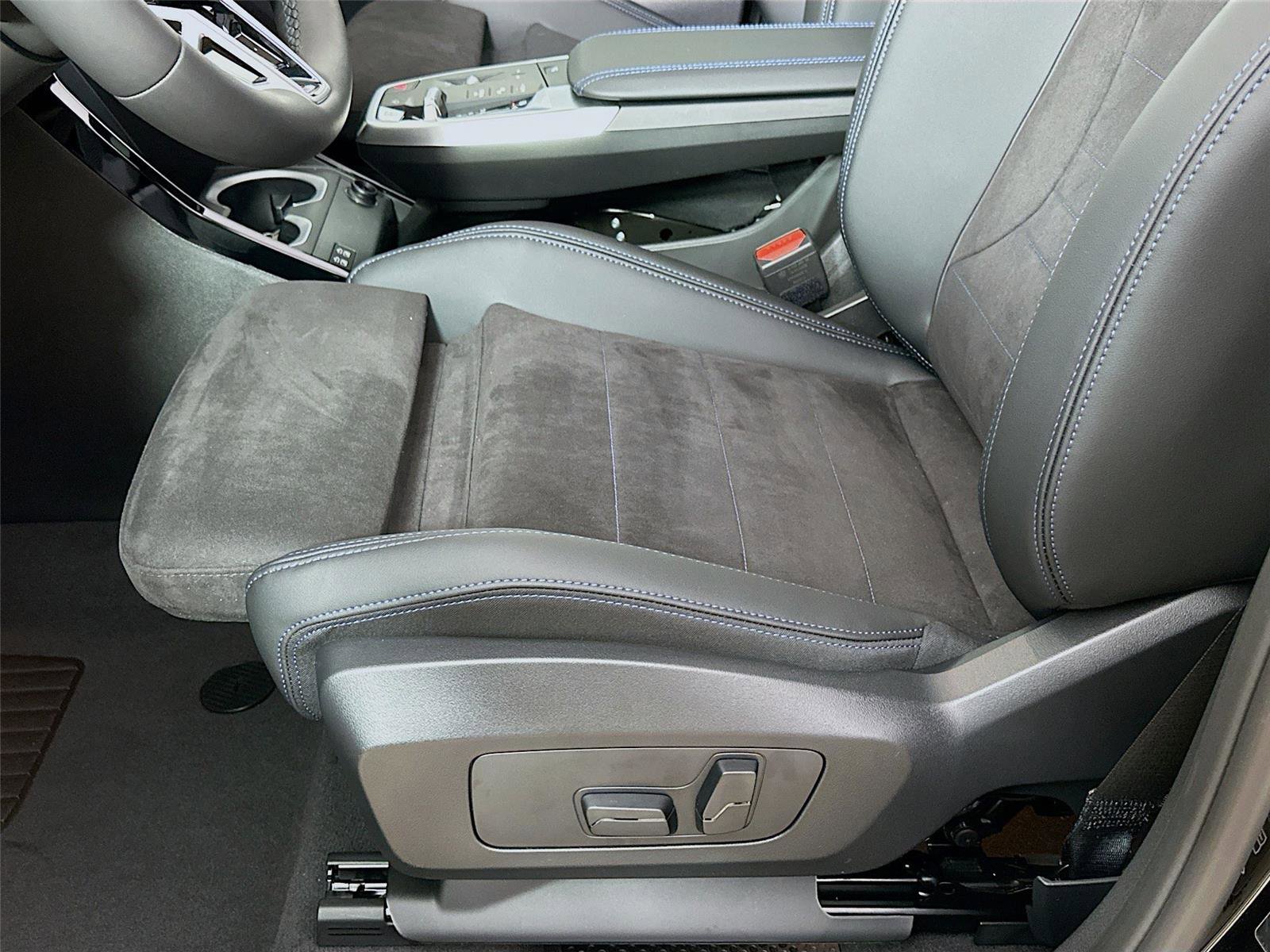 New 2026 BMW X1 xDrive28i w/ Technology Package image 18
