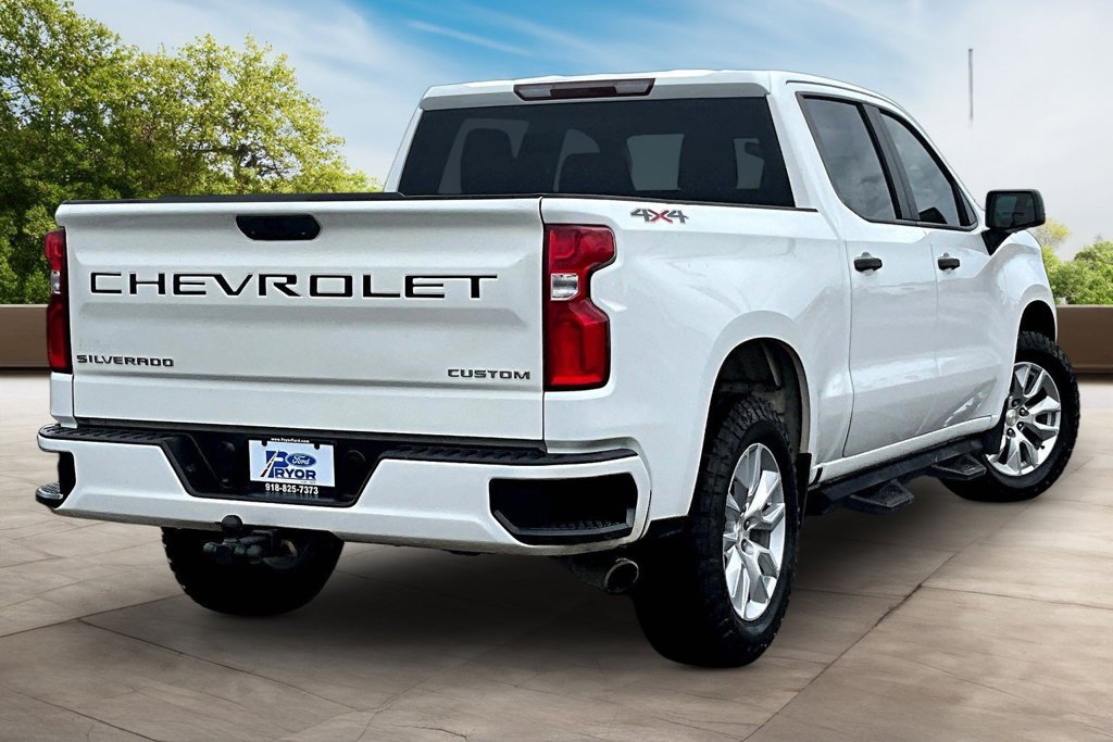 Used 2020 Chevrolet Silverado 1500 Custom w/ Custom Value Package AWD/4WD image 2