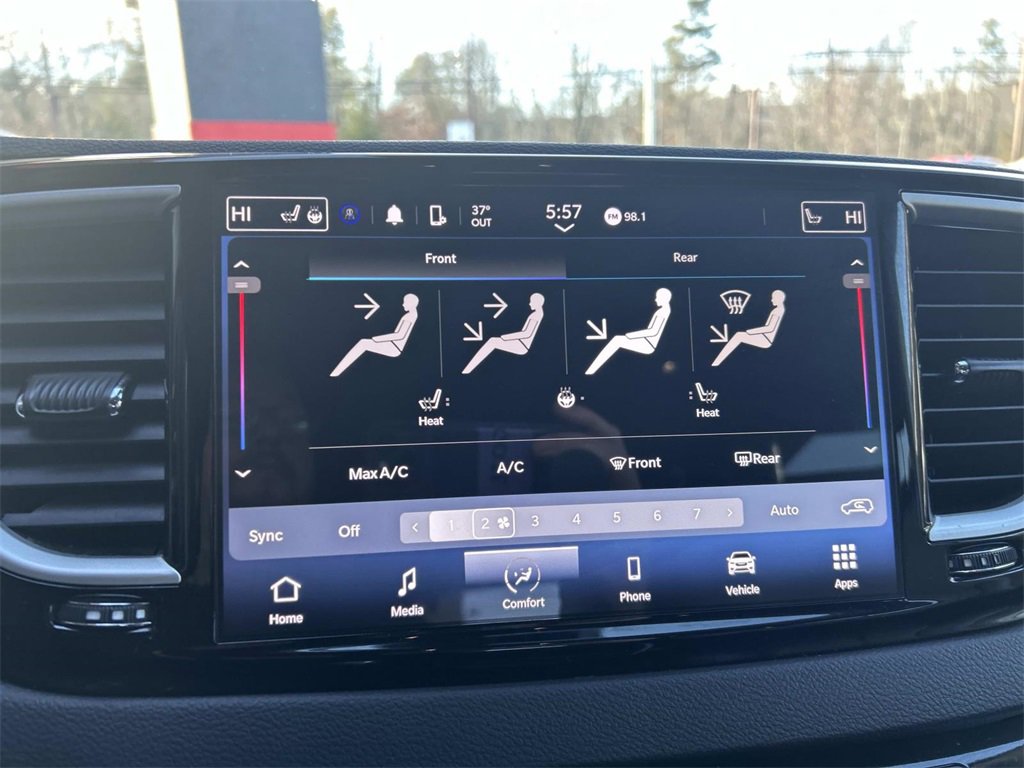 Used 2024 Chrysler Pacifica Touring-L image 23